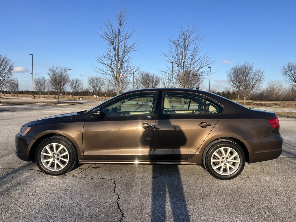2011 Volkswagen Jetta Image 2
