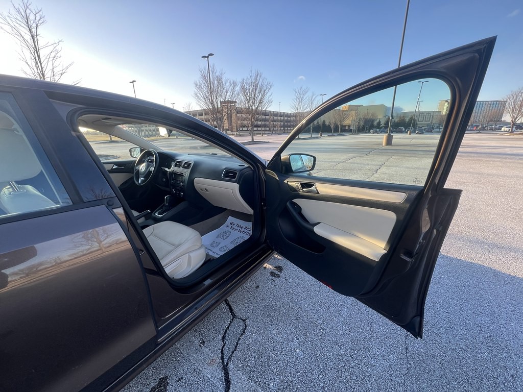 2011 Volkswagen Jetta Image 10