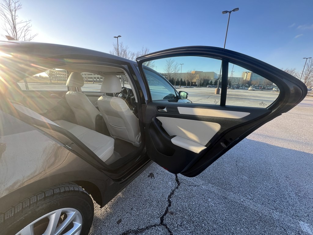 2011 Volkswagen Jetta Image 12