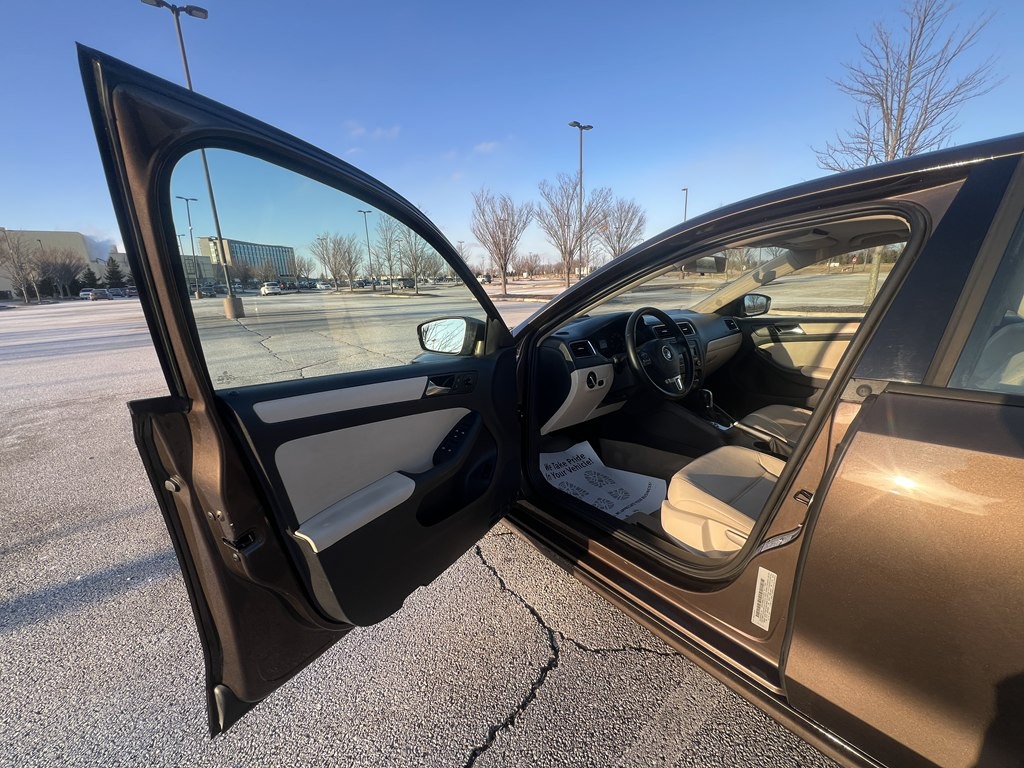 2011 Volkswagen Jetta Image 16