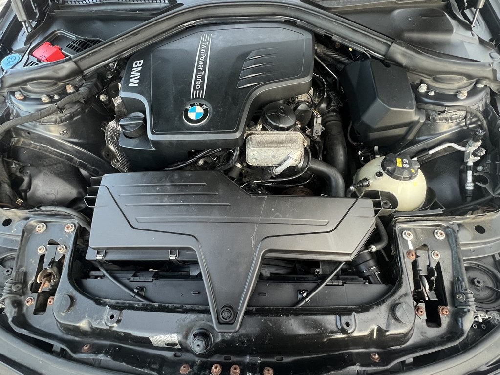 2016 BMW 3 Series Image 9