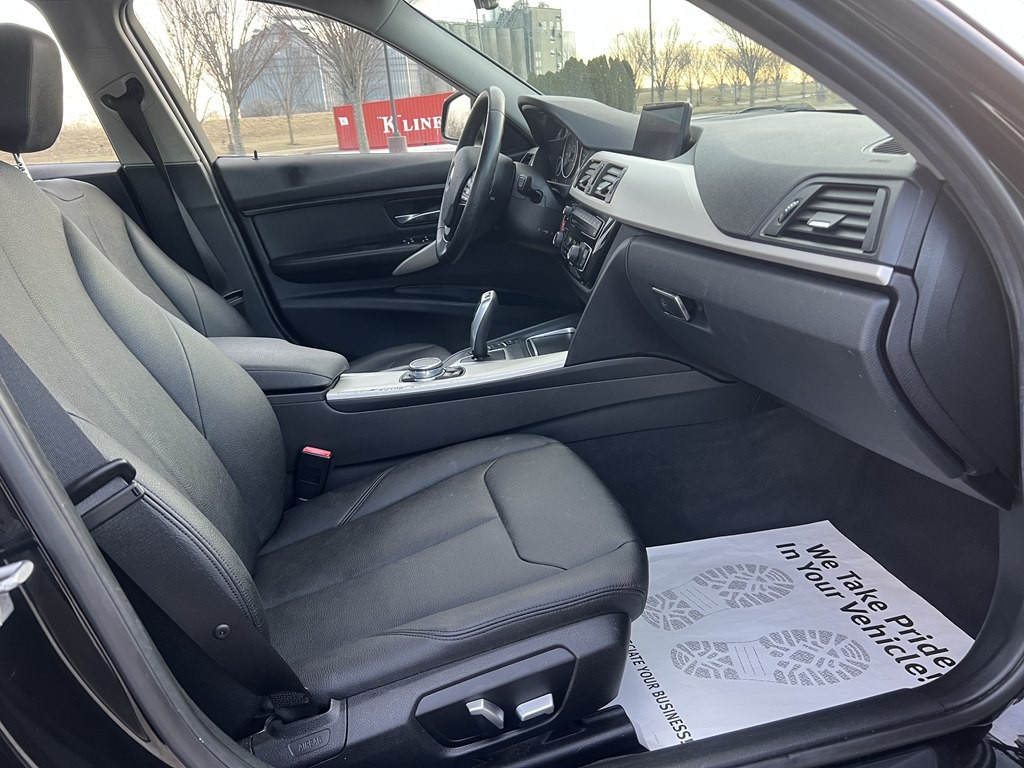 2016 BMW 3 Series Image 11