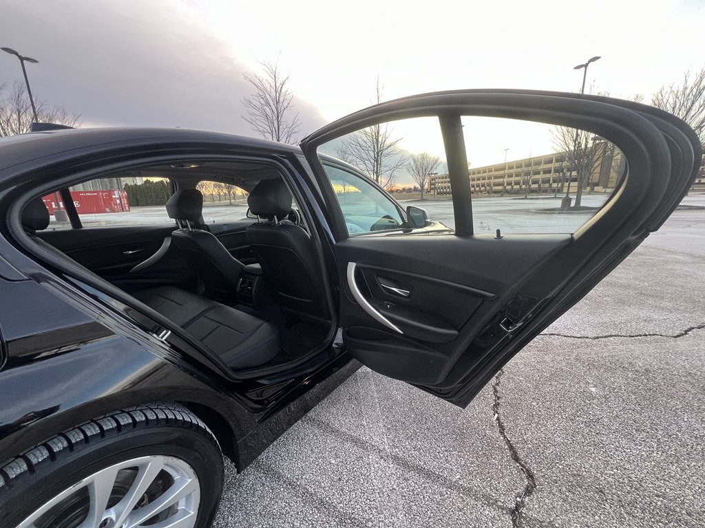 2016 BMW 3 Series Image 12