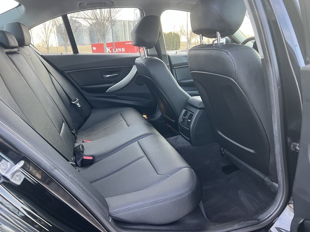 2016 BMW 3 Series Image 13