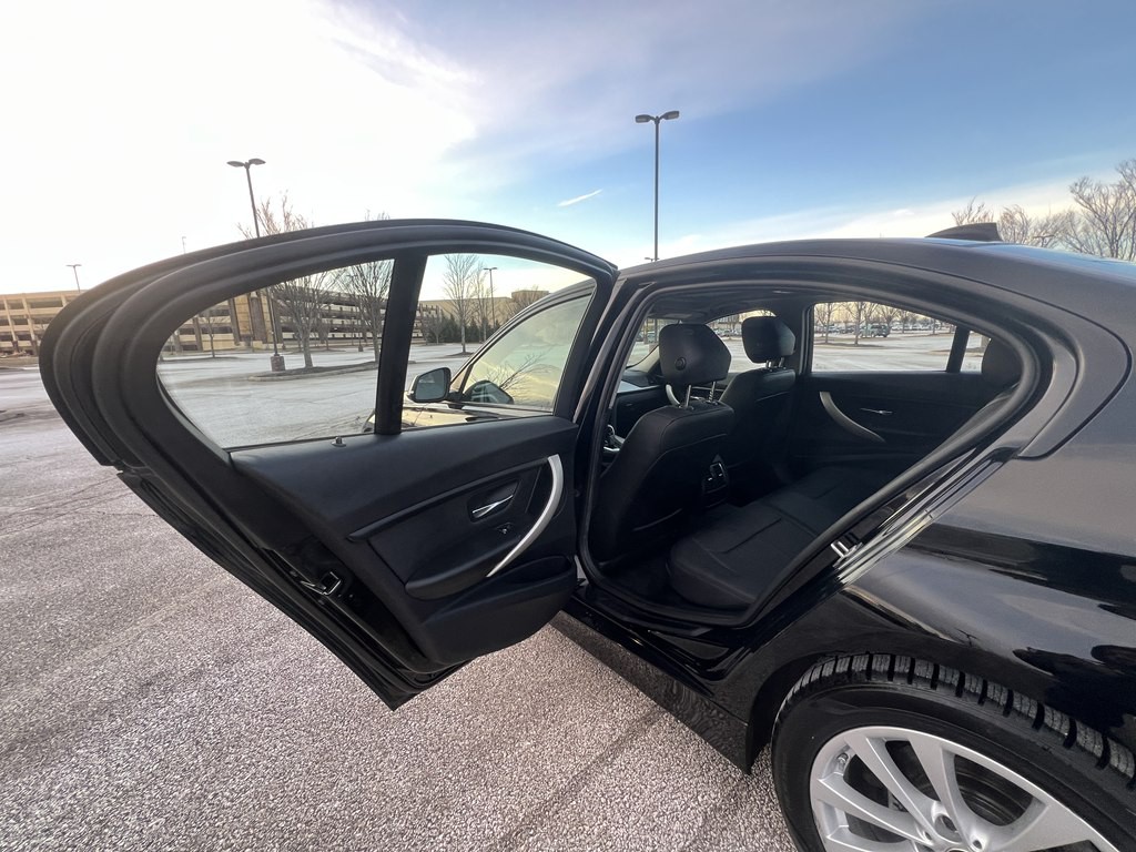 2016 BMW 3 Series Image 14