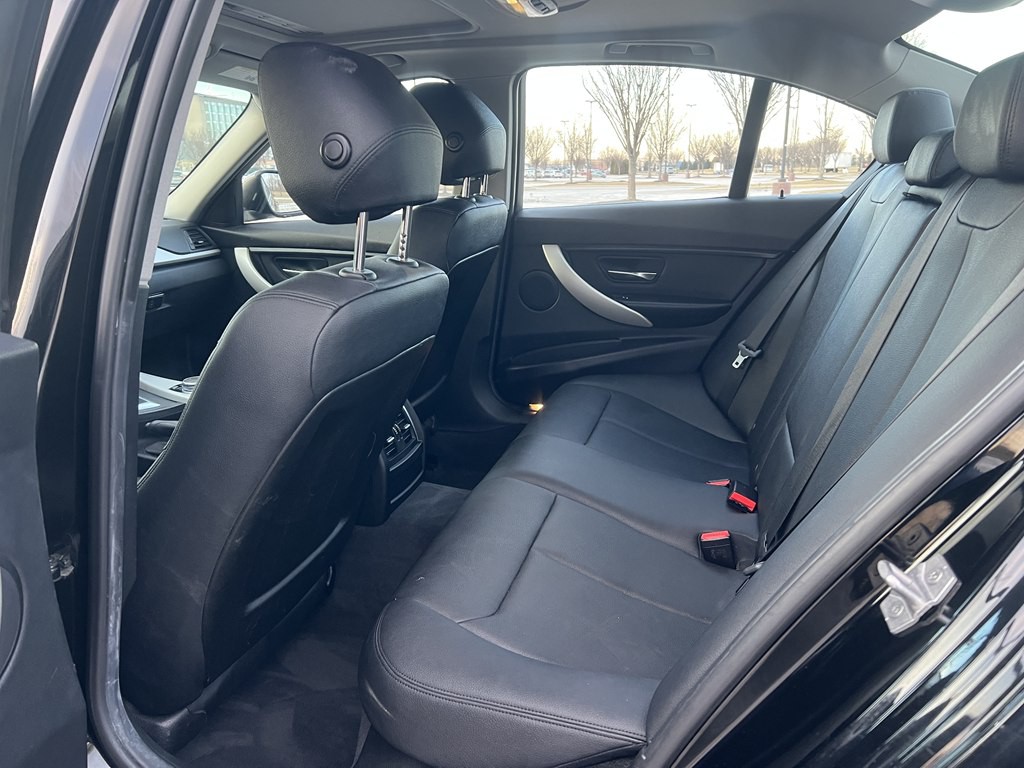 2016 BMW 3 Series Image 15