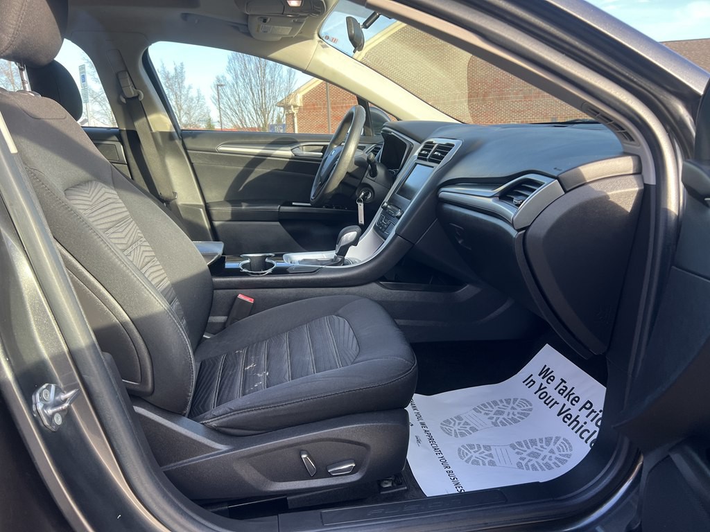 2016 Ford Fusion Image 11