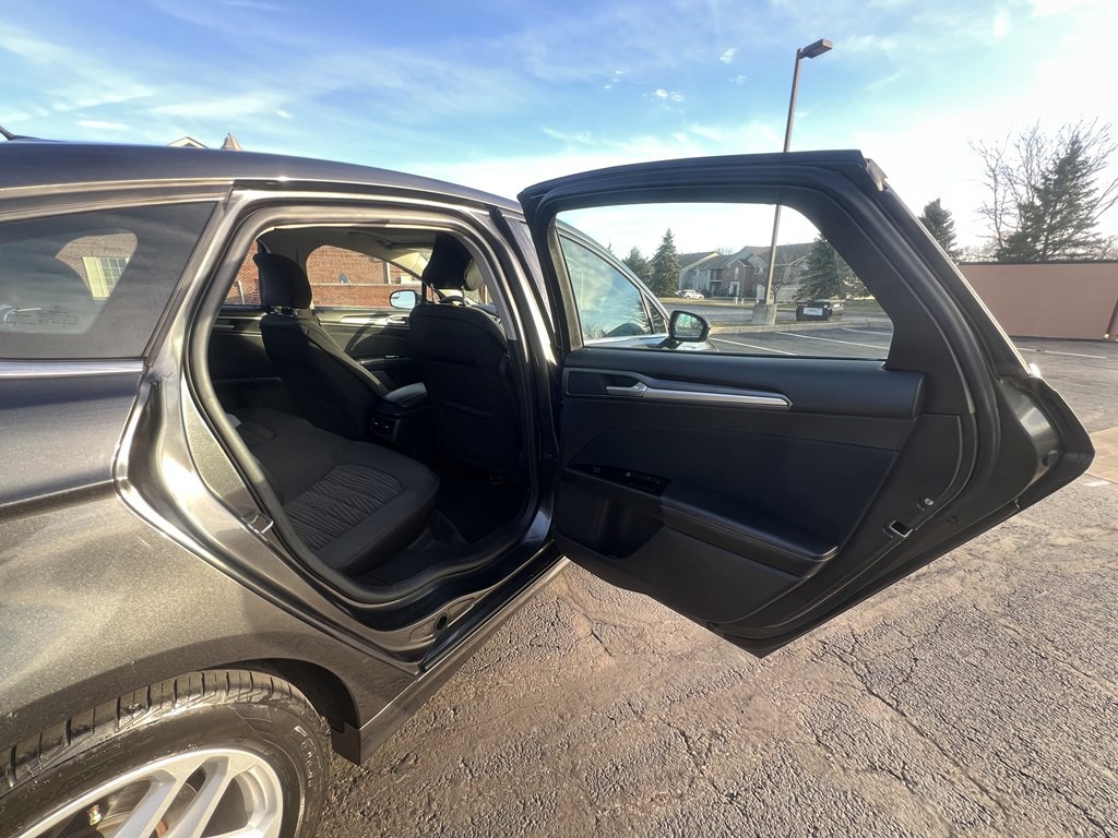 2016 Ford Fusion Image 12