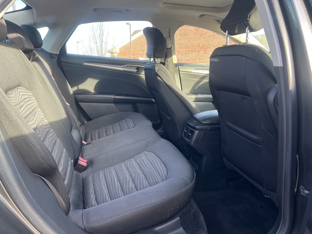 2016 Ford Fusion Image 13