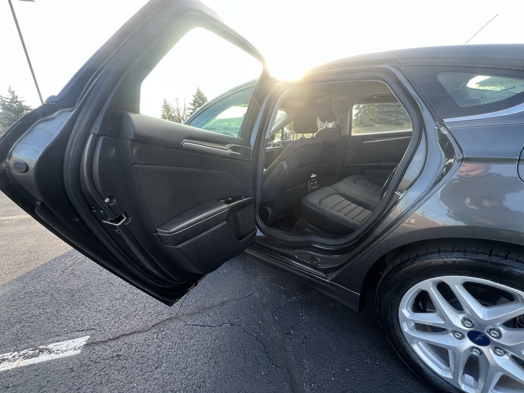 2016 Ford Fusion Image 14