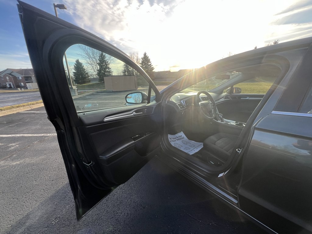 2016 Ford Fusion Image 16