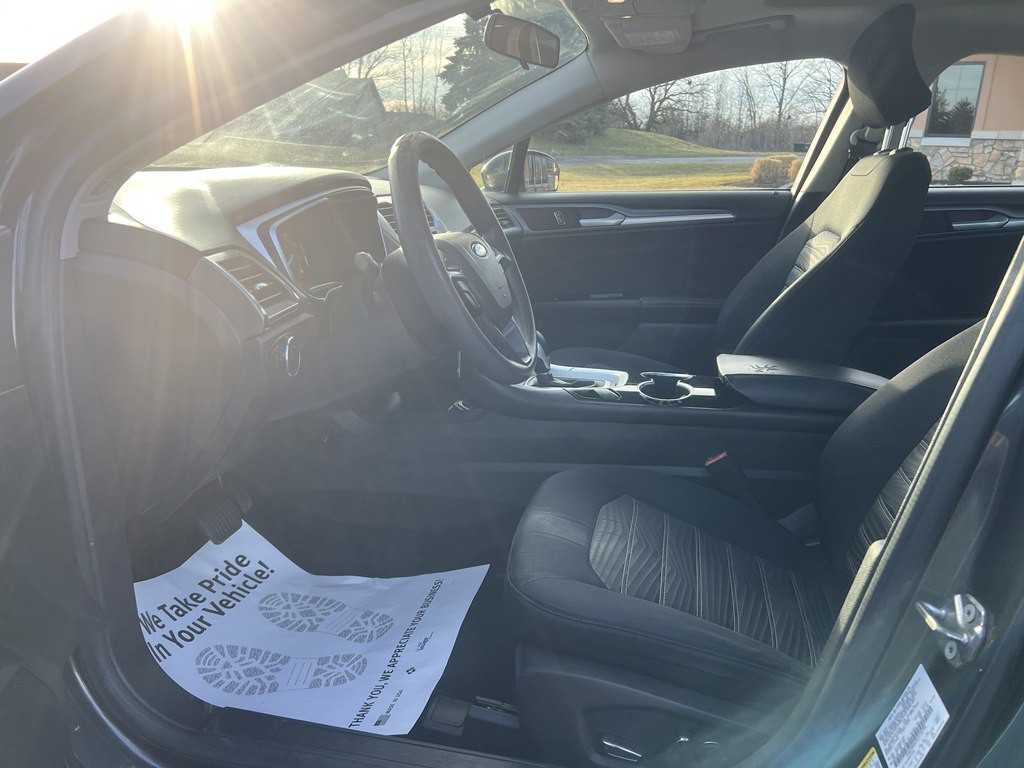 2016 Ford Fusion Image 17