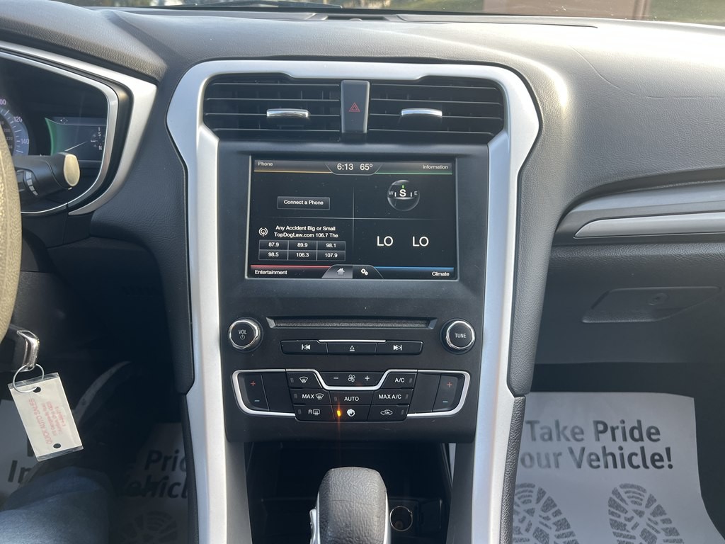 2016 Ford Fusion Image 19