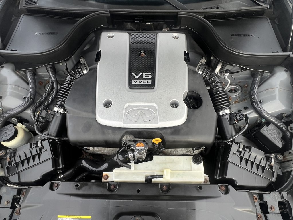2012 INFINITI G37 Image 9