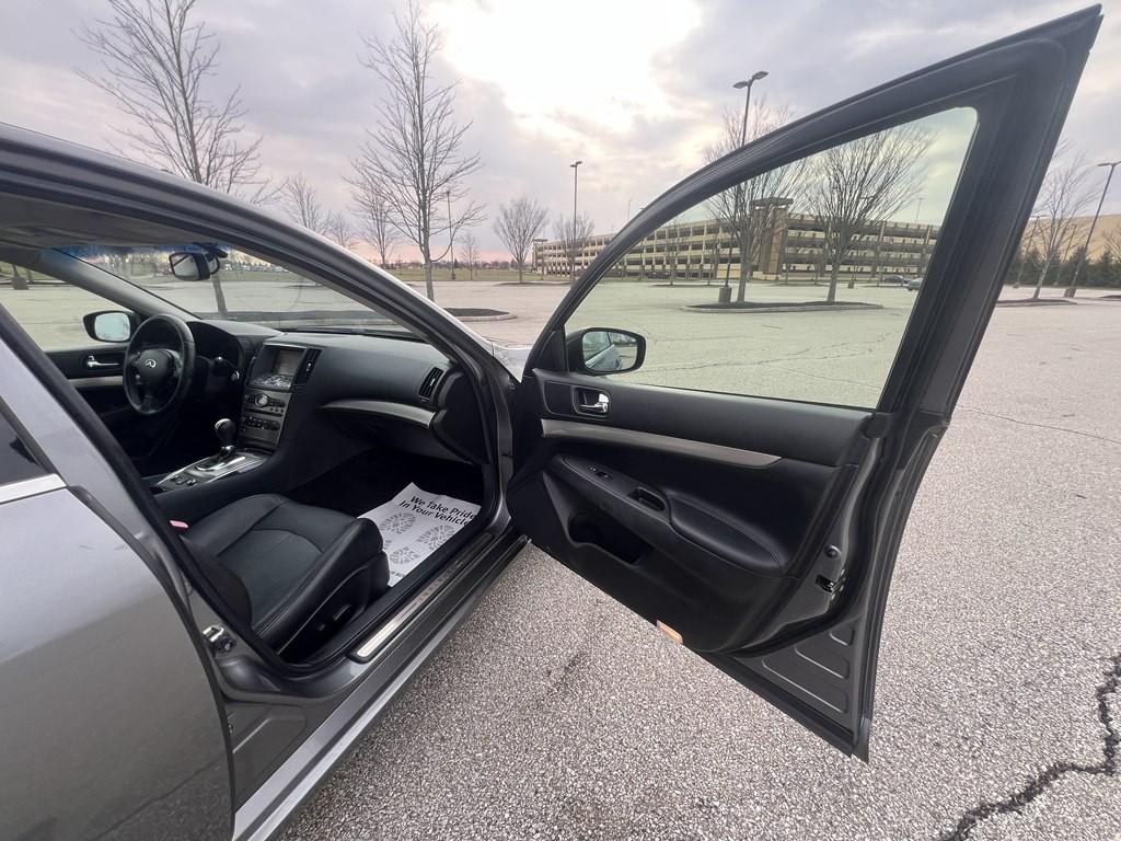 2012 INFINITI G37 Image 10