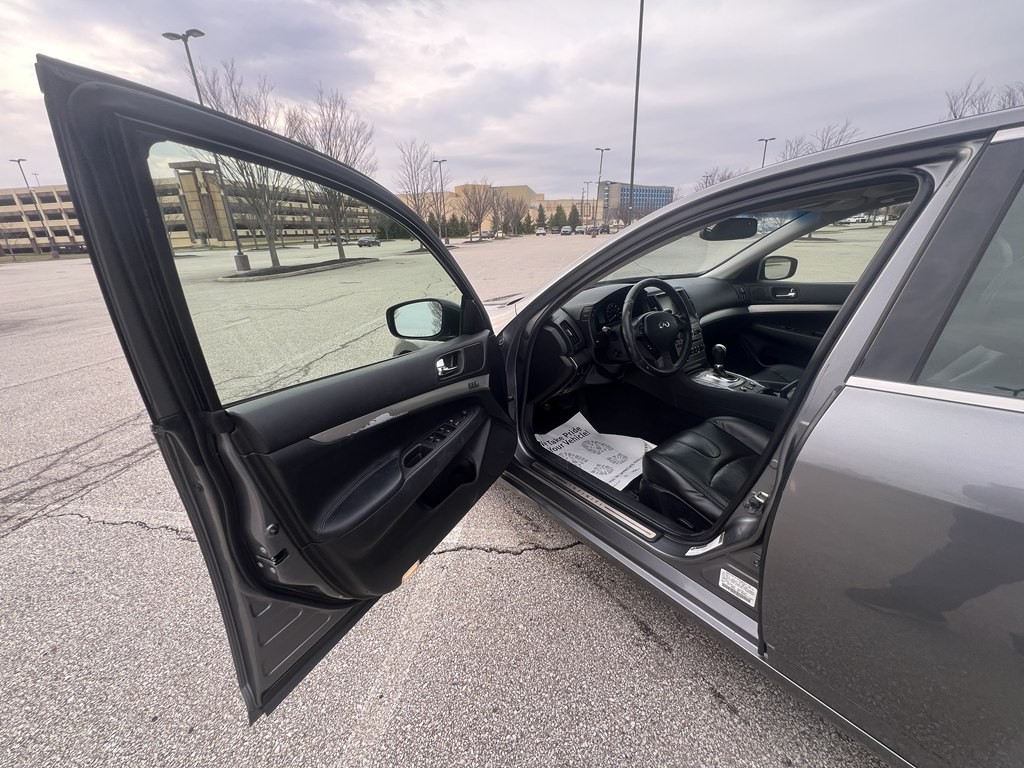 2012 INFINITI G37 Image 16