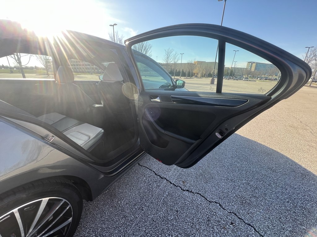 2015 Volkswagen Jetta Image 12