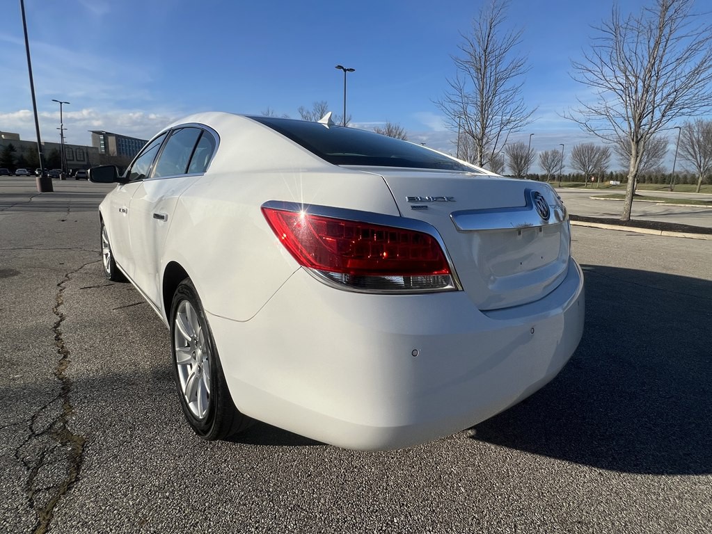 2011 Buick Lacrosse Image 3