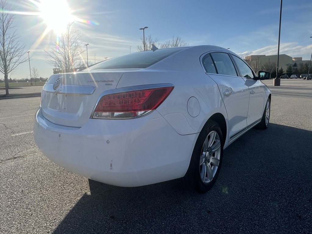 2011 Buick Lacrosse Image 5