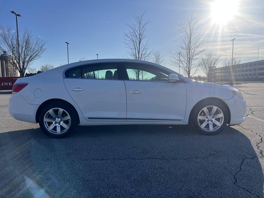 2011 Buick Lacrosse Image 6