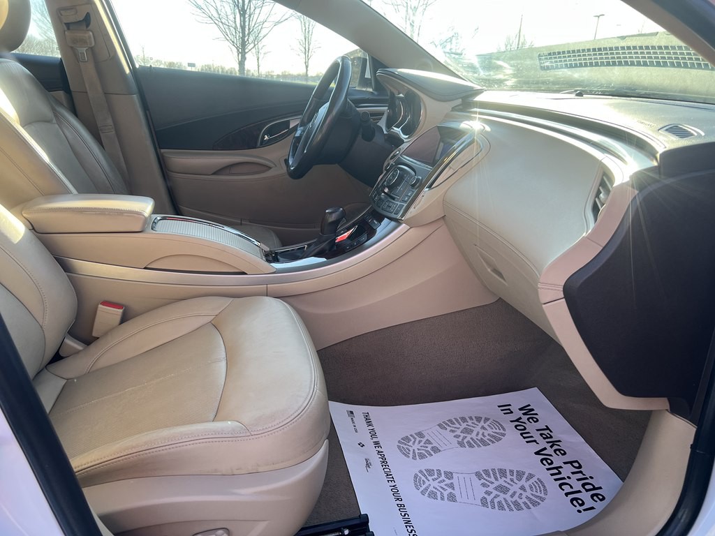 2011 Buick Lacrosse Image 11