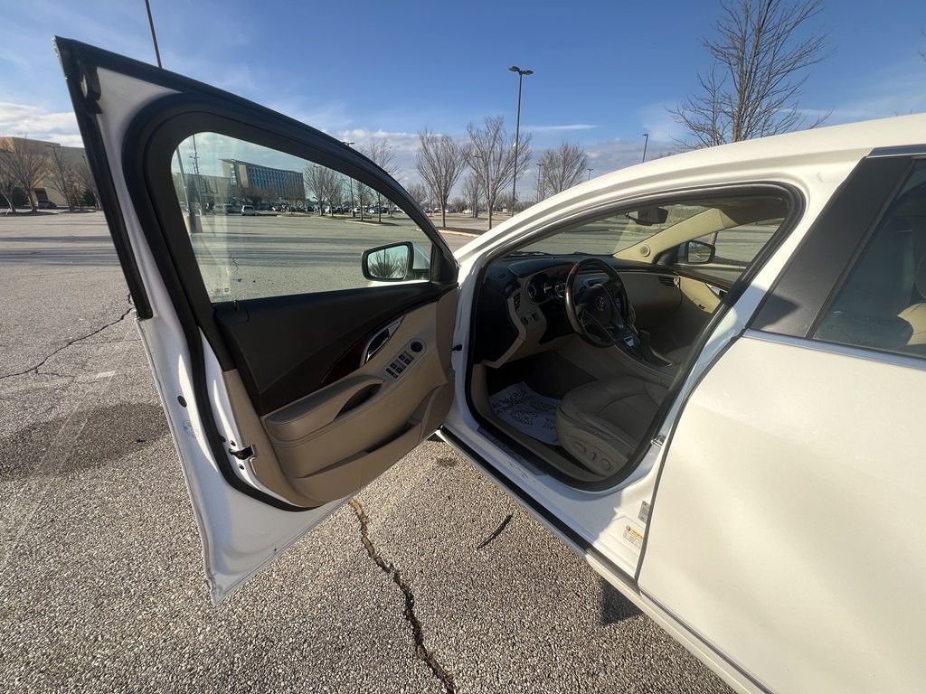 2011 Buick Lacrosse Image 16