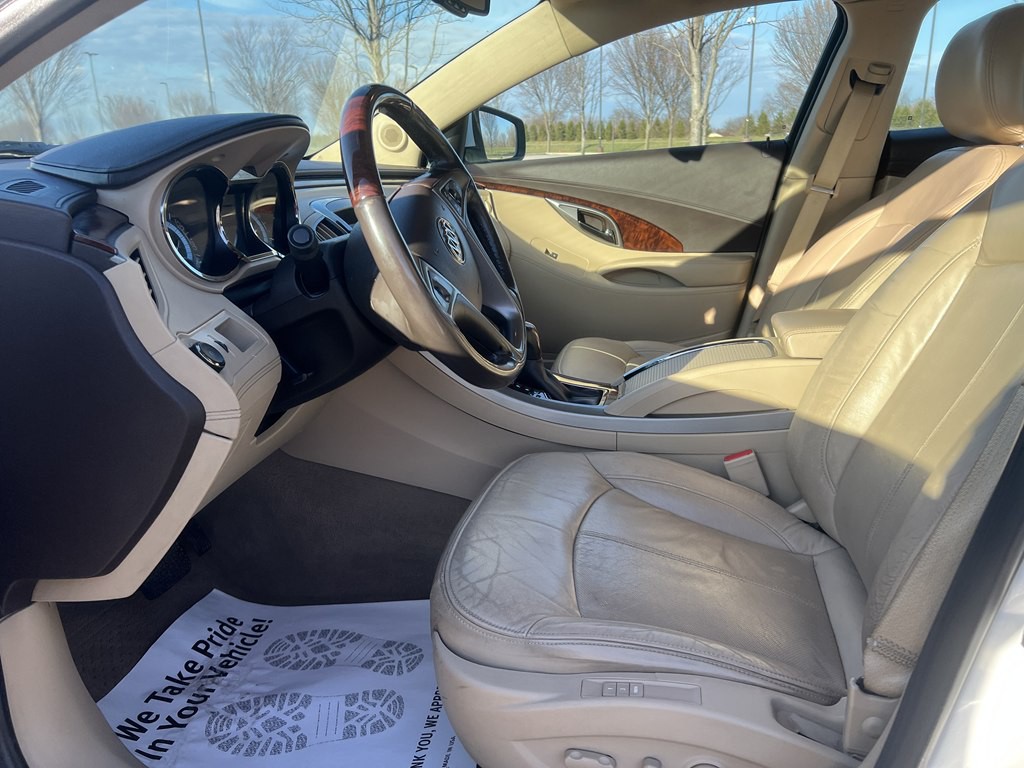 2011 Buick Lacrosse Image 17