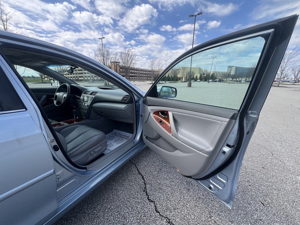2010 Toyota Camry Image 10