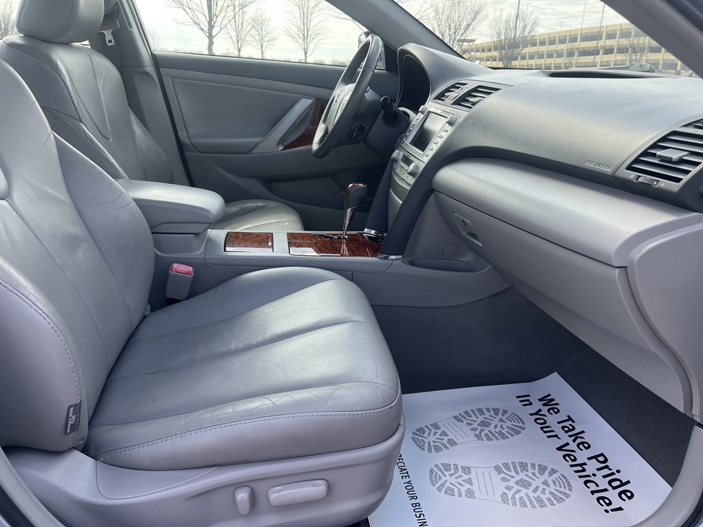 2010 Toyota Camry Image 11
