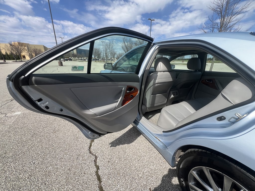 2010 Toyota Camry Image 14
