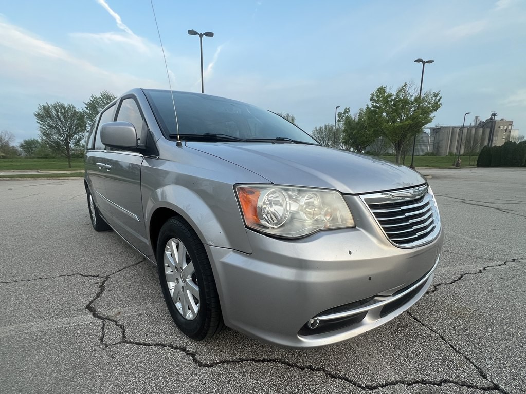 2014 Chrysler Town & Country Image 7