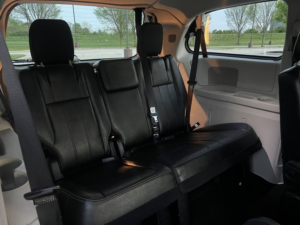 2014 Chrysler Town & Country Image 13