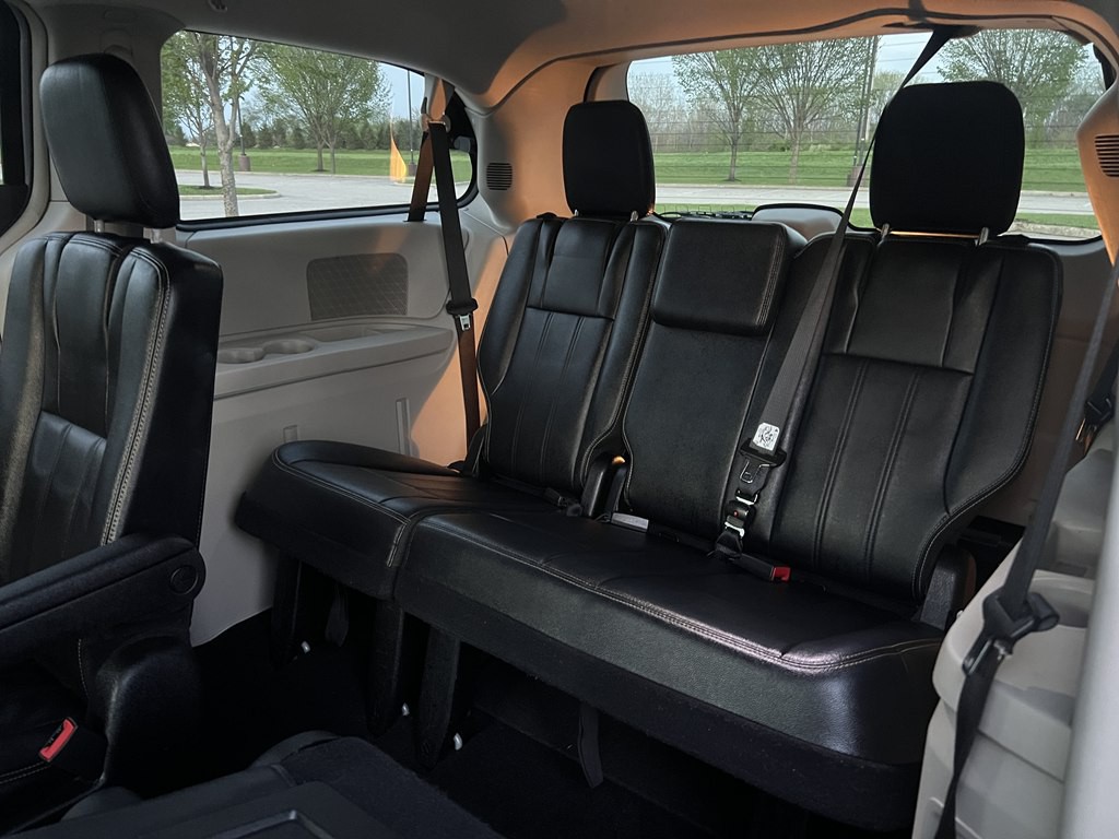 2014 Chrysler Town & Country Image 15