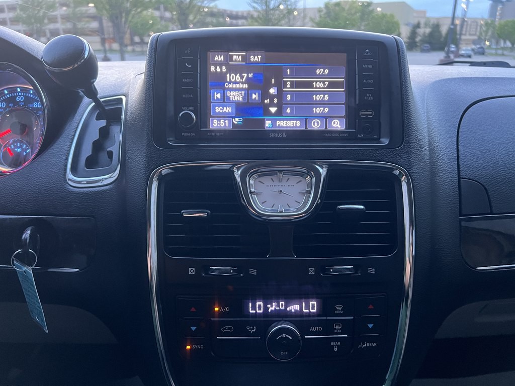 2014 Chrysler Town & Country Image 20