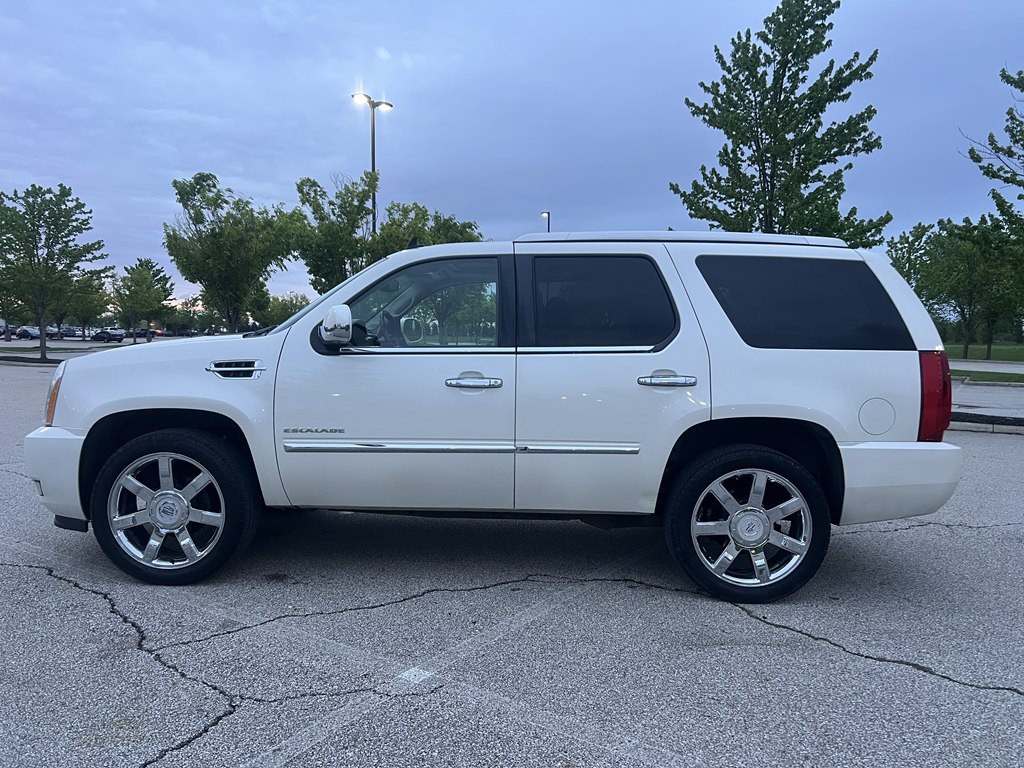 2014 Cadillac Escalade Image 2