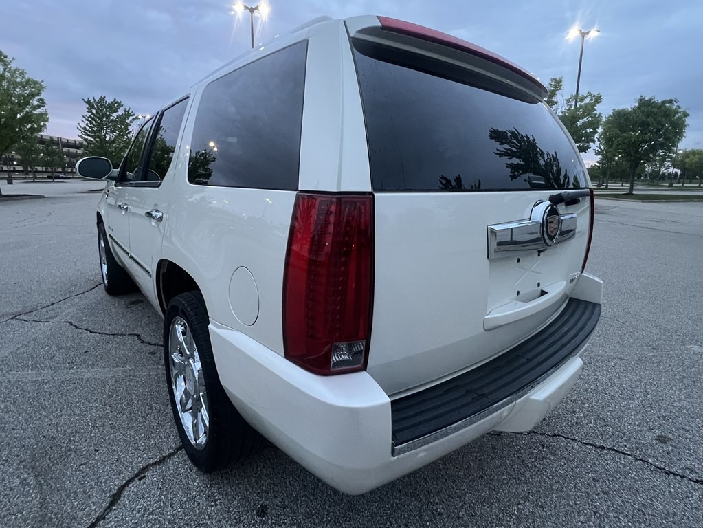 2014 Cadillac Escalade Image 3