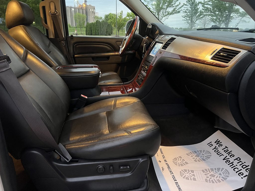 2014 Cadillac Escalade Image 10
