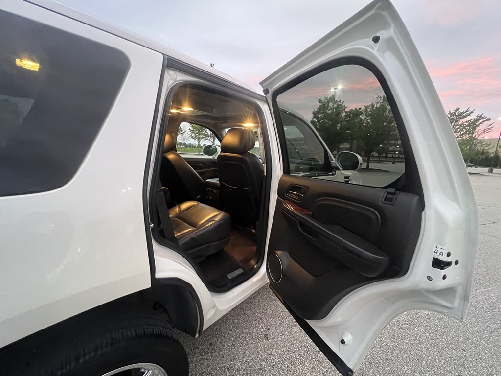 2014 Cadillac Escalade Image 11