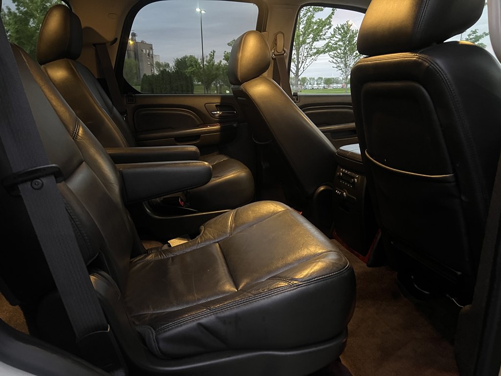 2014 Cadillac Escalade Image 12