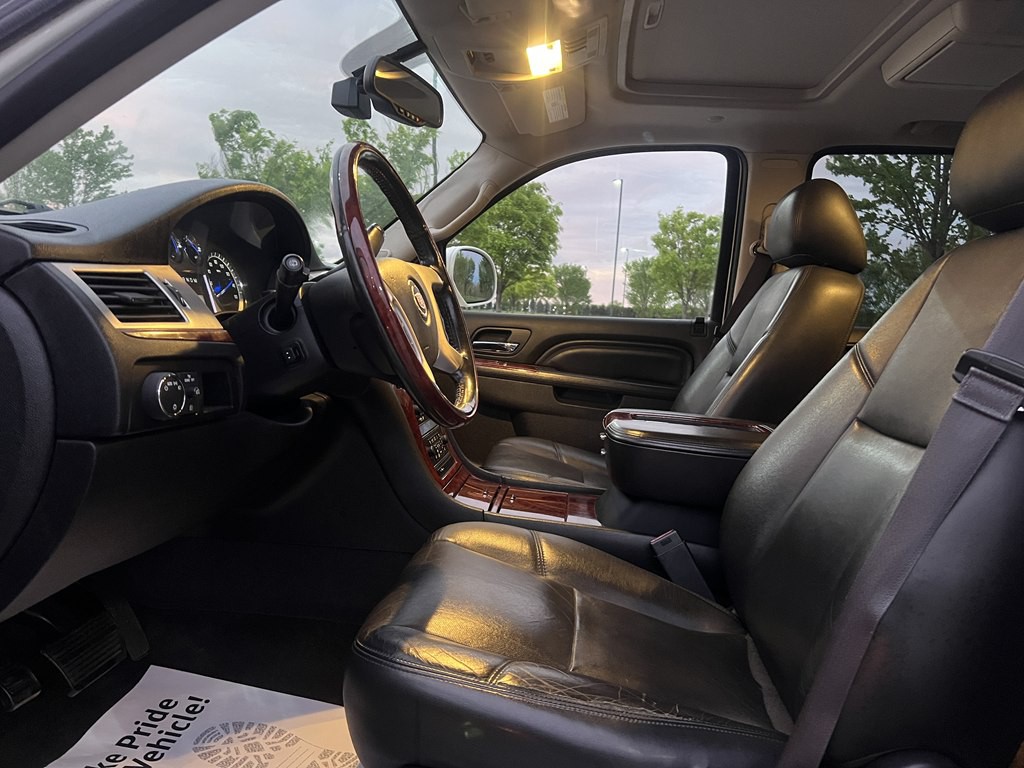 2014 Cadillac Escalade Image 18