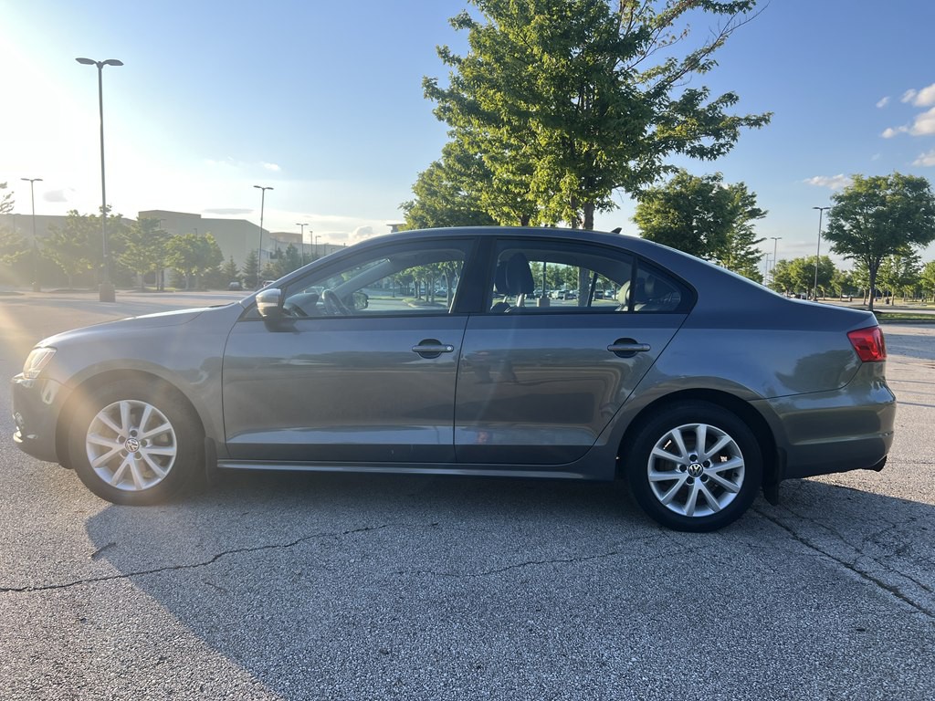 2012 Volkswagen Jetta Image 2
