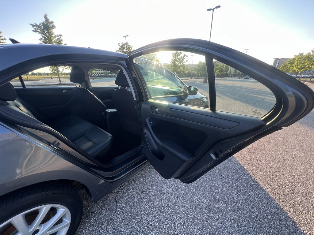 2012 Volkswagen Jetta Image 11