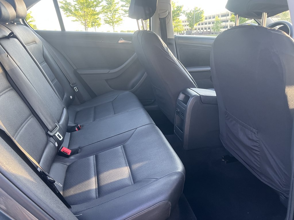 2012 Volkswagen Jetta Image 12