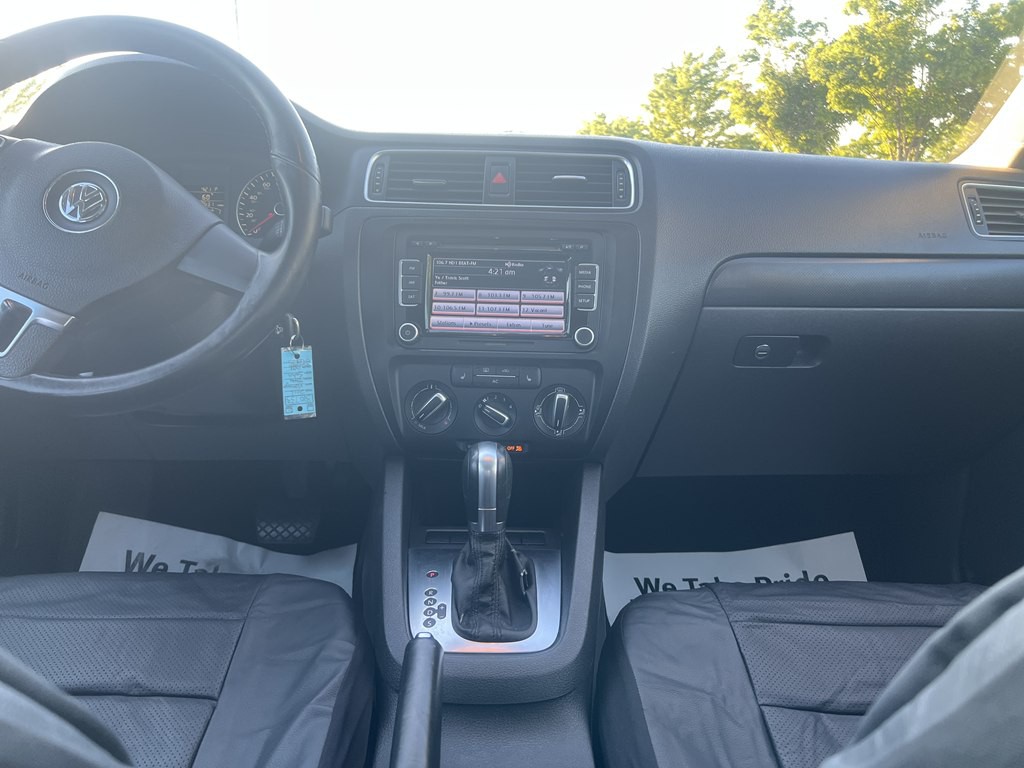 2012 Volkswagen Jetta Image 17
