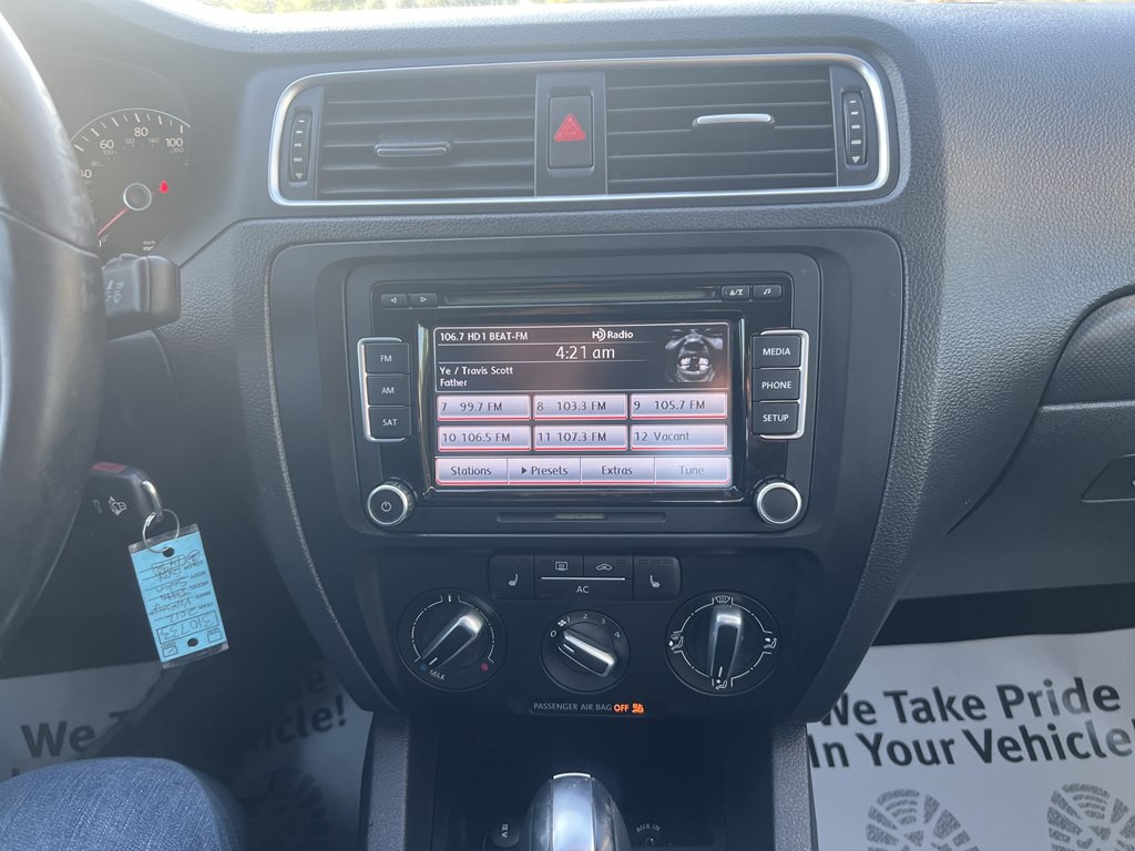 2012 Volkswagen Jetta Image 18