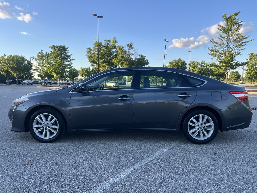2015 Toyota Avalon Image 2