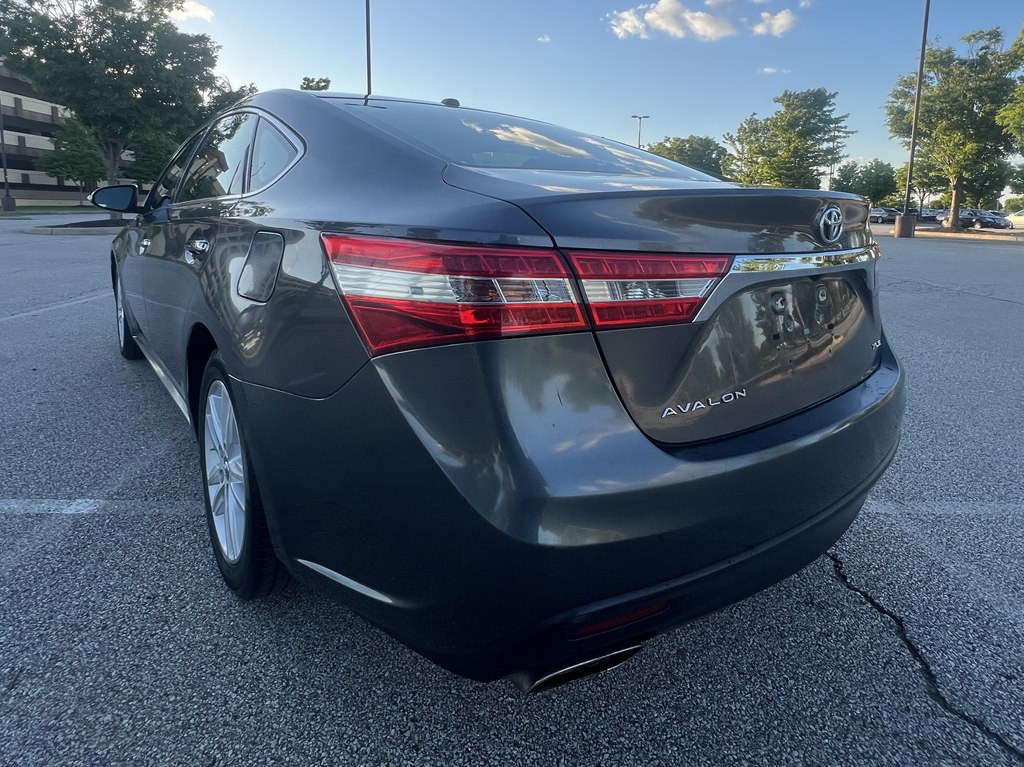 2015 Toyota Avalon Image 3