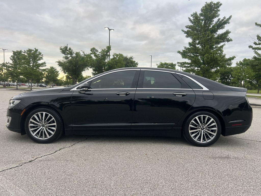 2020 Lincoln MKZ Image 2