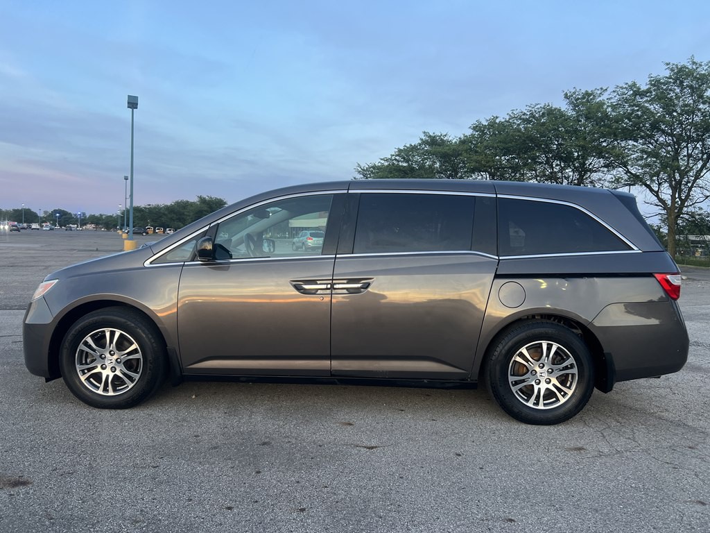 2013 Honda Odyssey Image 2