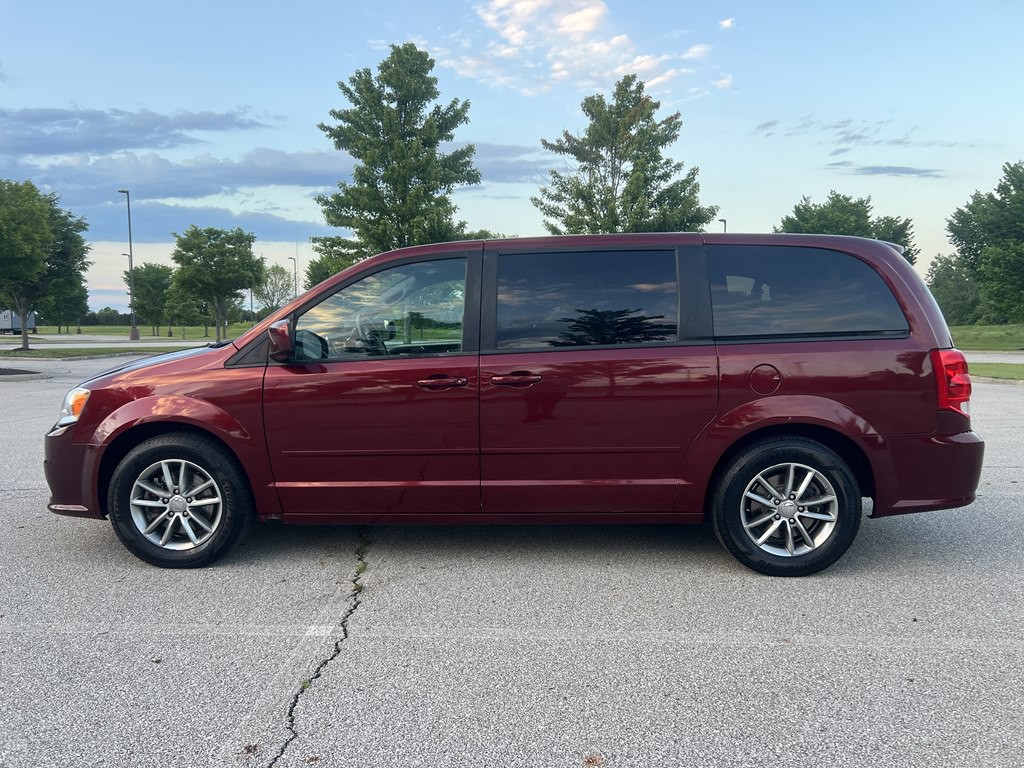 2017 Dodge Grand Caravan Image 2